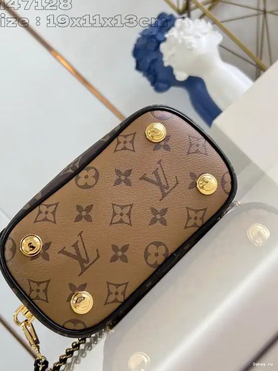 VUITTON VANITY LOUIS PM 0629